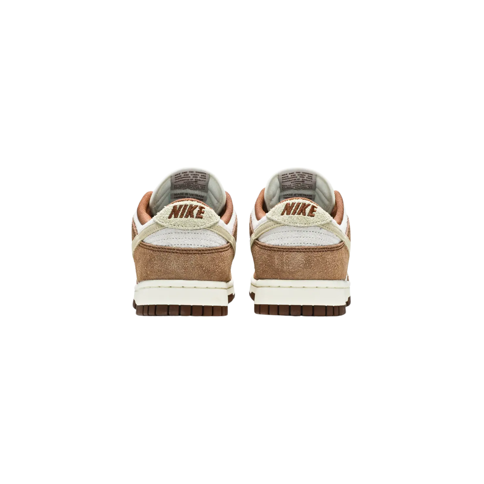 The Nike Dunk Low ‘Medium Curry’ features a suede upper in warm, autumnal tones, with a cream base and curry brown overlays at the toe and heel. The Fossil-colored Swoosh and heel tab, adorned with classic Nike branding, add a striking contrast. The low-top sits on a durable rubber cupsole, equipped with a grippy traction pattern inspired by the Air Jordan 1, offering excellent stability and performance.