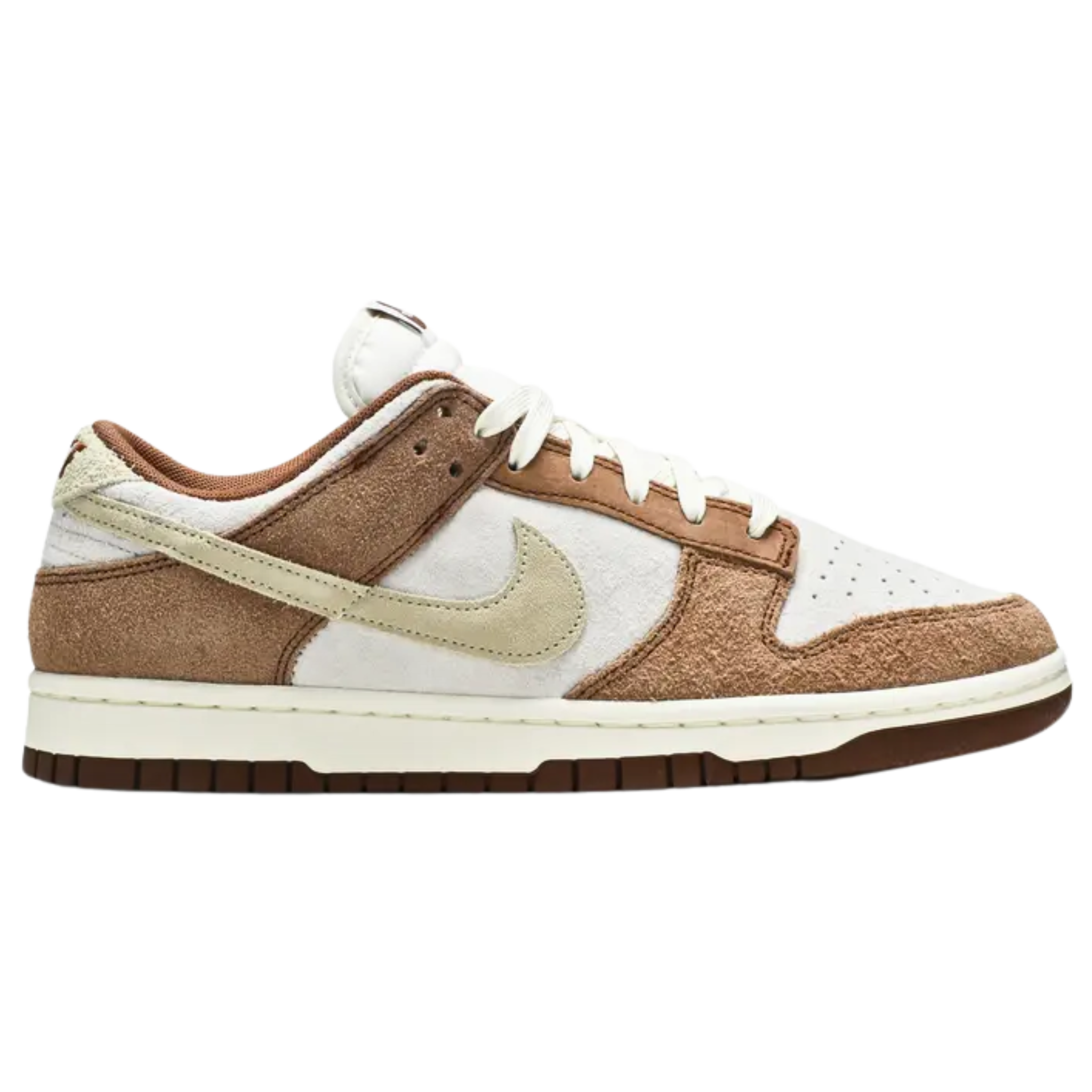 The Nike Dunk Low ‘Medium Curry’ features a suede upper in warm, autumnal tones, with a cream base and curry brown overlays at the toe and heel. The Fossil-colored Swoosh and heel tab, adorned with classic Nike branding, add a striking contrast. The low-top sits on a durable rubber cupsole, equipped with a grippy traction pattern inspired by the Air Jordan 1, offering excellent stability and performance.